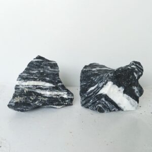 Black & White Aurum Rock - Medium / 18-23cm