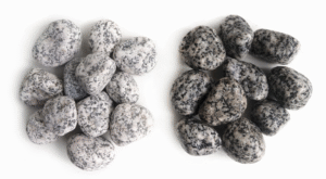 Black & White Gravel 8KG
